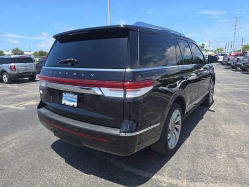 Used 2022 Lincoln Navigator Reserve AWD/4WD image 4