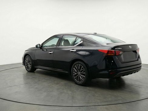 Used 2025 Nissan Altima 2.5 SV image 6