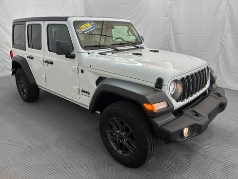 Used 2025 Jeep Wrangler Sport S AWD/4WD image 10