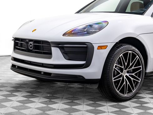 Used 2026 Porsche Macan AWD/4WD image 40