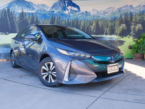 Used 2017 Toyota Prius Prime Premium FWD image 3