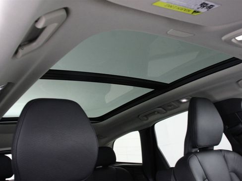 Certified 2023 Volvo XC60 B5 Plus w/ Protection Package Premier image 23