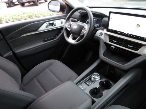 Used 2026 Ford Explorer Active RWD image 23