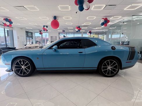 Used 2016 Dodge Challenger R/T Scat Pack w/ Leather Interior Group RWD image 4