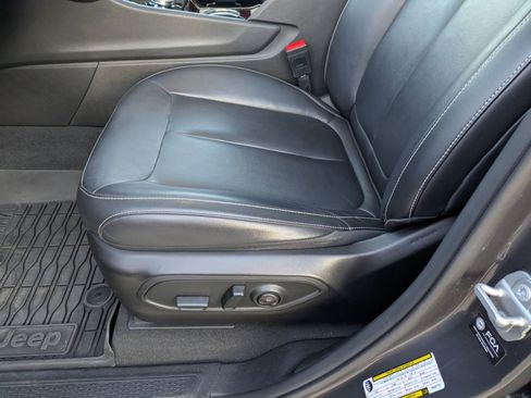 Used 2022 Jeep Grand Cherokee L Limited AWD/4WD image 13