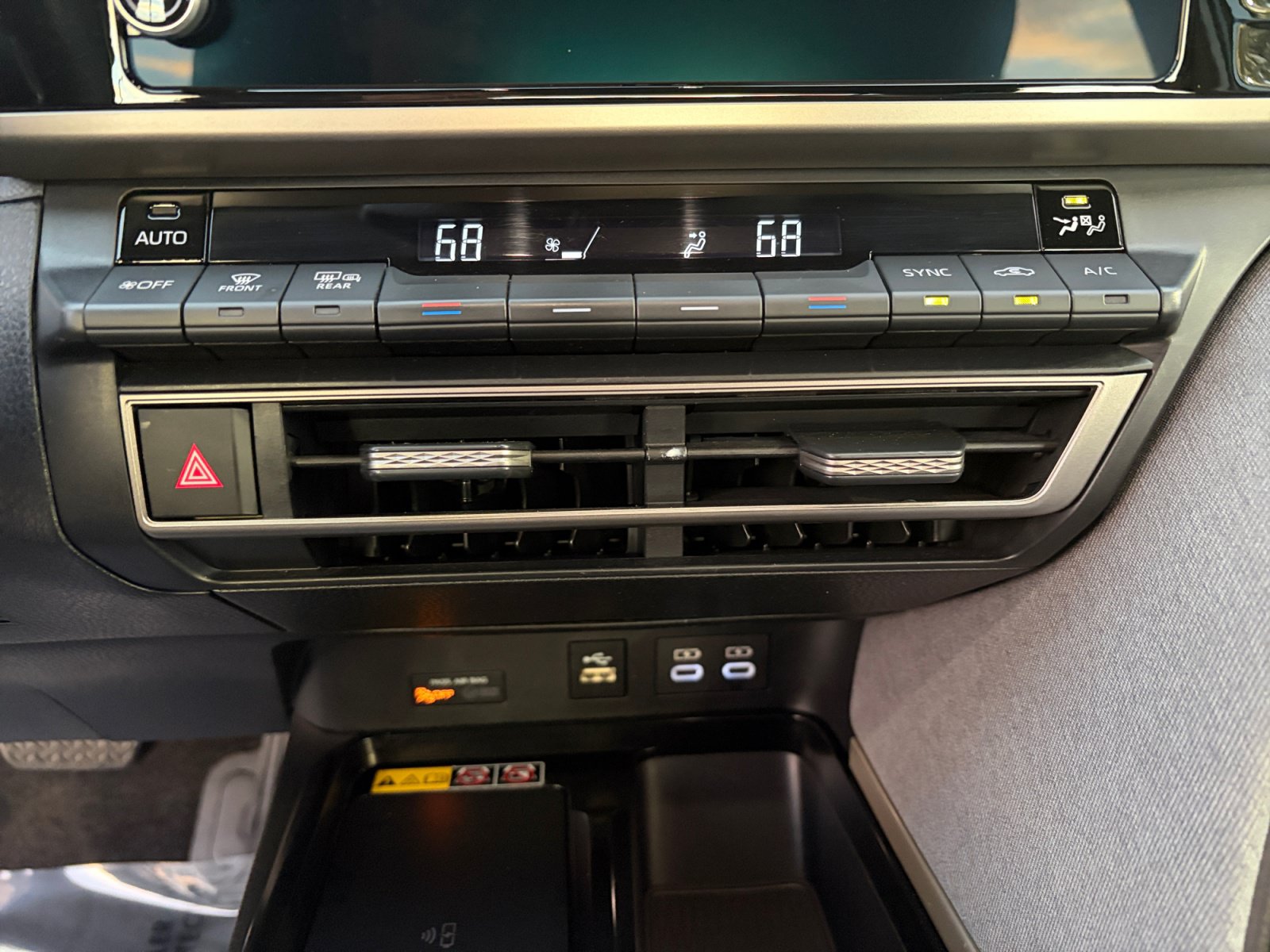 Used 2025 Toyota Camry LE FWD image 18