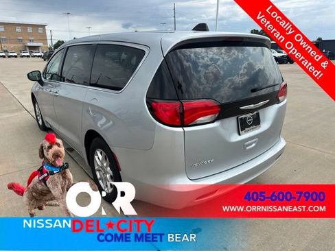 Used 2023 Chrysler Voyager LX FWD image 3