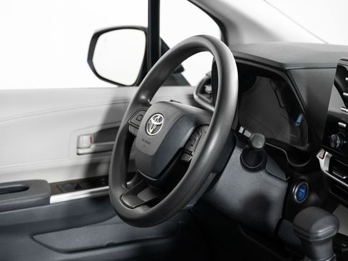 Used 2022 Toyota Sienna LE image 25