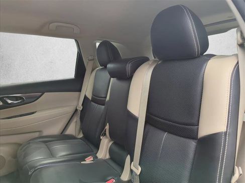 Used 2017 Nissan Rogue SV FWD image 20