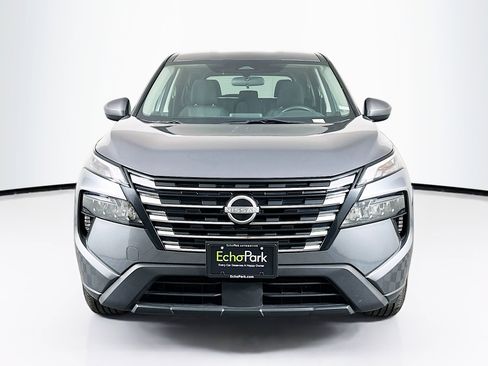 Used 2024 Nissan Rogue SV image 2