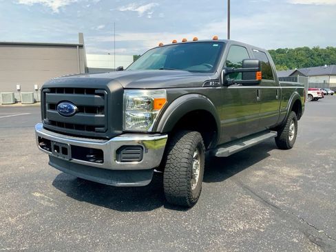 Used 2014 Ford F250 XL w/ Power Equipment Group AWD/4WD image 4