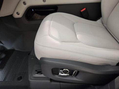 New 2026 Land Rover Defender 130 X-Dynamic SE image 24