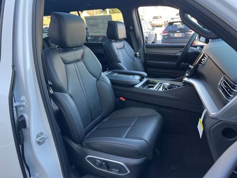 New 2026 Jeep Grand Wagoneer L Limited AWD/4WD image 25