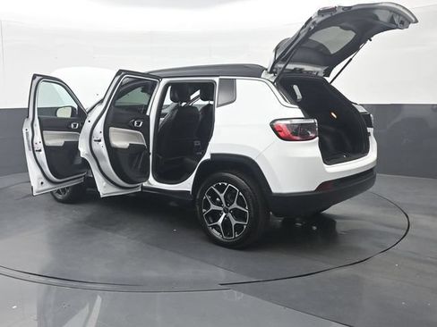 Used 2025 Jeep Compass Limited AWD/4WD image 39