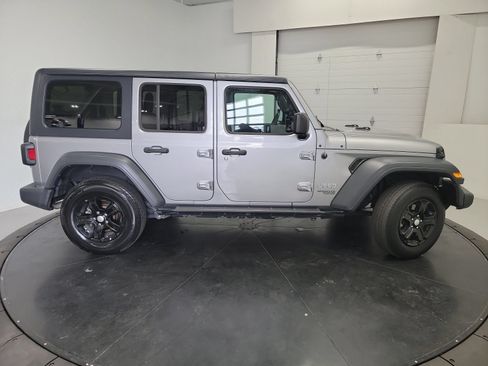 Used 2018 Jeep Wrangler Unlimited Sport S AWD/4WD image 11