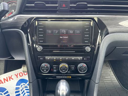 Used 2020 Volkswagen Passat 2.0T R-Line image 18