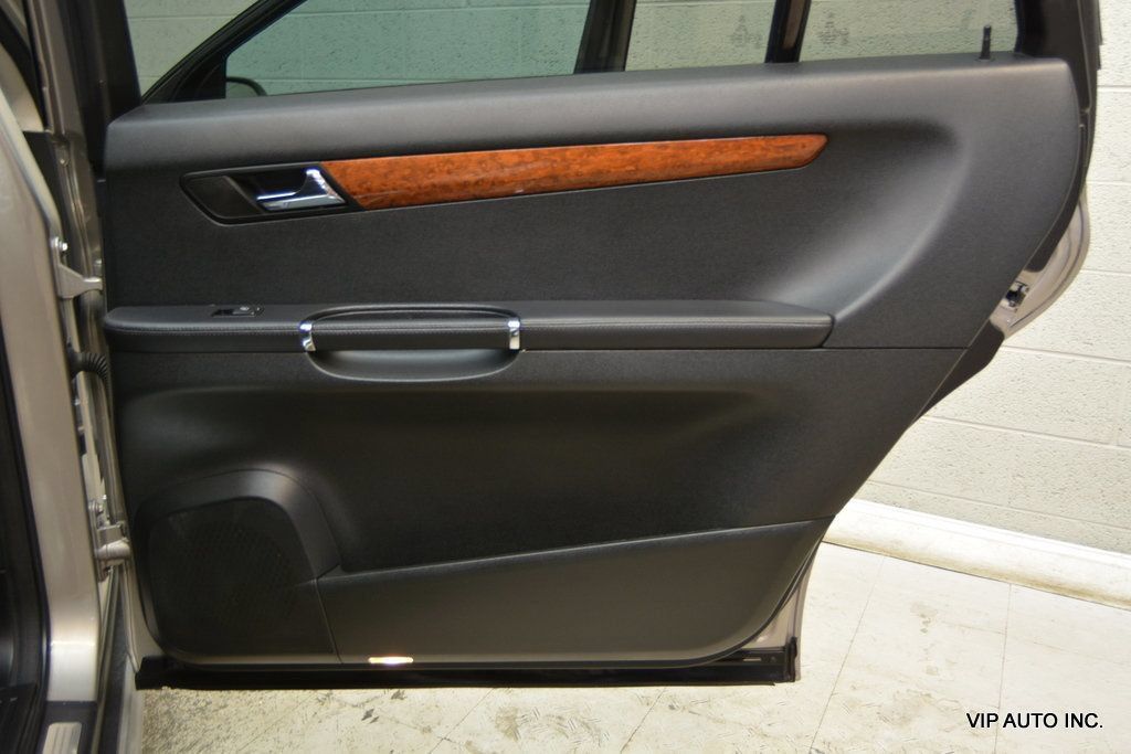 Used 2009 Mercedes-Benz R 320 BlueTEC 4MATIC image 10