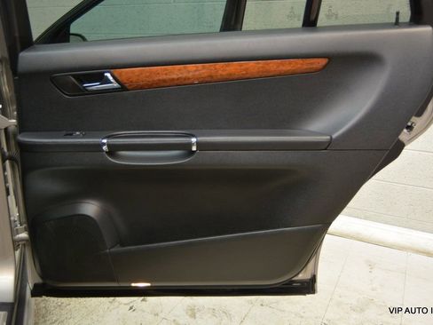 Used 2009 Mercedes-Benz R 320 BlueTEC 4MATIC image 10