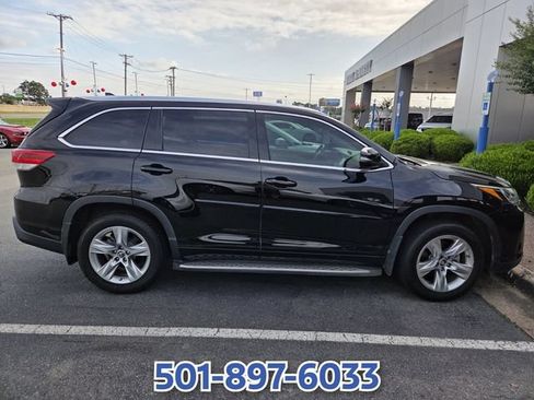 Used 2017 Toyota Highlander Limited FWD image 4