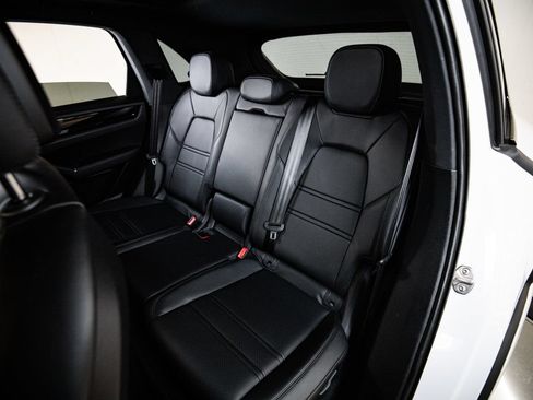 Certified 2023 Porsche Cayenne AWD/4WD image 24