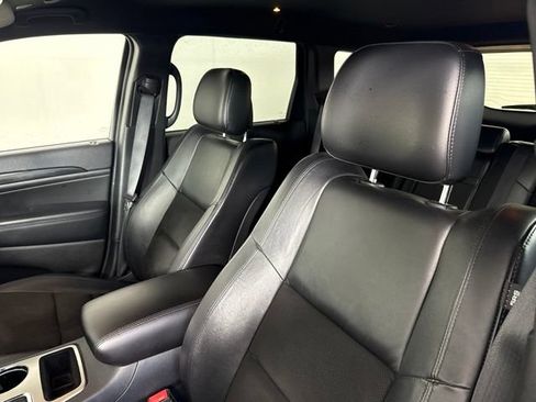 Used 2019 Jeep Grand Cherokee Laredo w/ Laredo X Package RWD image 17