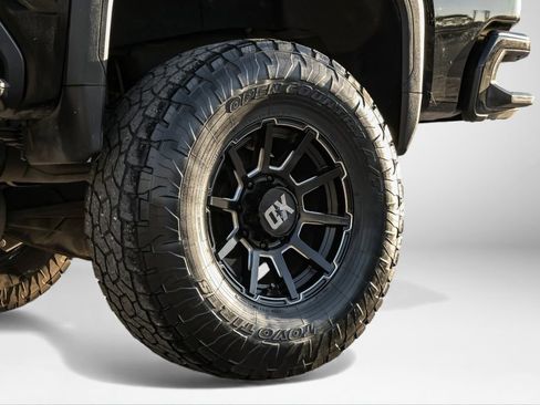 Used 2022 GMC Sierra 3500 Denali w/ Denali Black Diamond Edition image 65