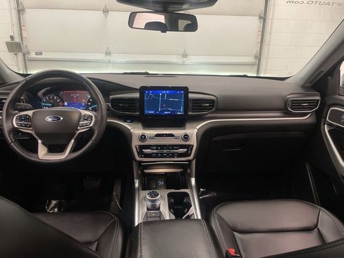 Used 2022 Ford Explorer XLT w/ Equipment Group 202A image 14