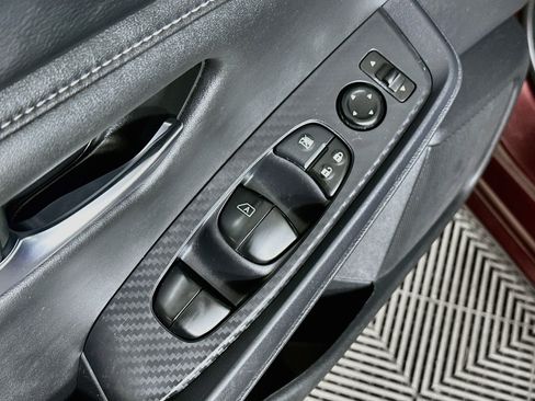 Used 2024 Nissan Sentra SV FWD image 17