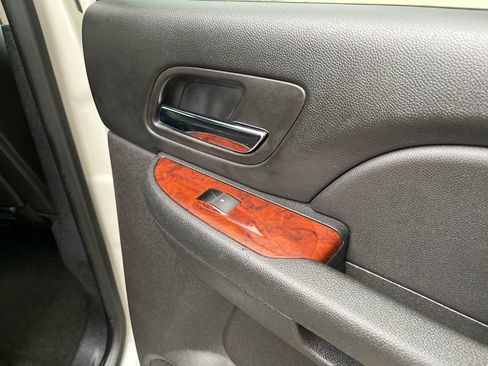 Used 2013 Chevrolet Avalanche LTZ image 38