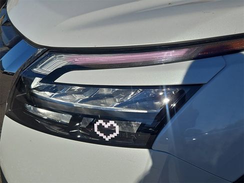 Used 2025 Nissan Pathfinder SV image 18