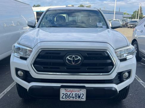 Used 2019 Toyota Tacoma SR5 RWD image 2