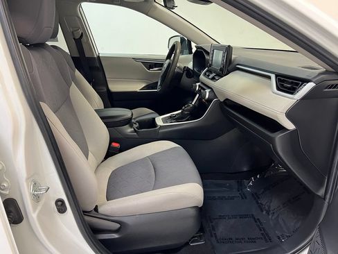Used 2022 Toyota RAV4 XLE AWD/4WD image 32