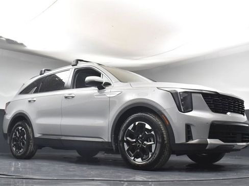 Certified 2025 Kia Sorento S w/ Panoramic Sunroof Package image 34