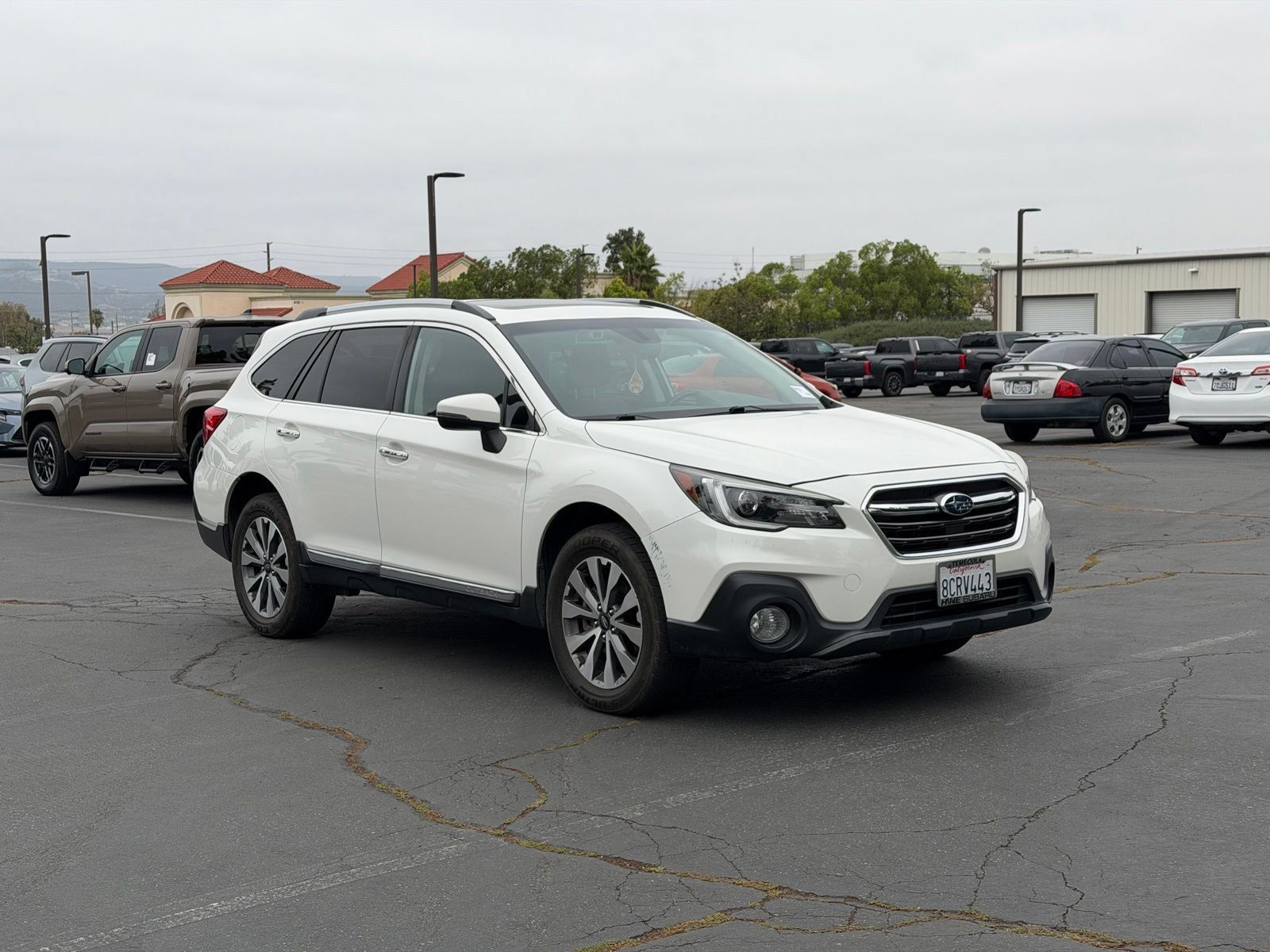 Used 2018 Subaru Outback 3.6R Touring w/ Popular Package #3 AWD/4WD image 2