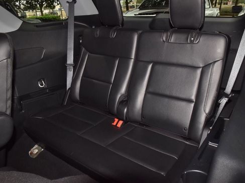 Used 2024 Ford Explorer Limited w/ Limited Technology Package AWD/4WD image 16