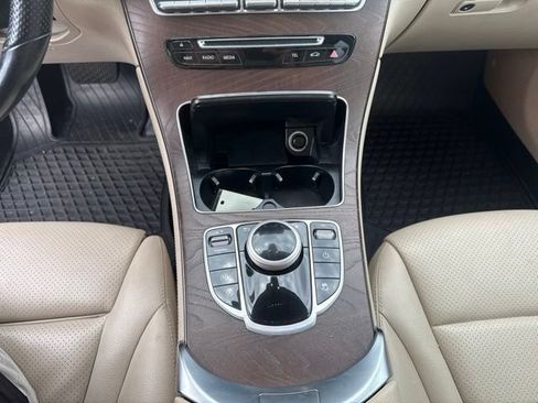 Used 2019 Mercedes-Benz GLC 300 4MATIC image 17