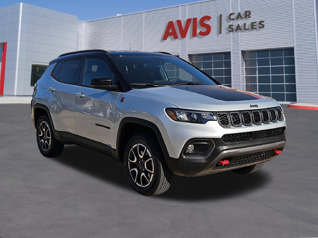 Used 2025 Jeep Compass Trailhawk AWD/4WD image 3