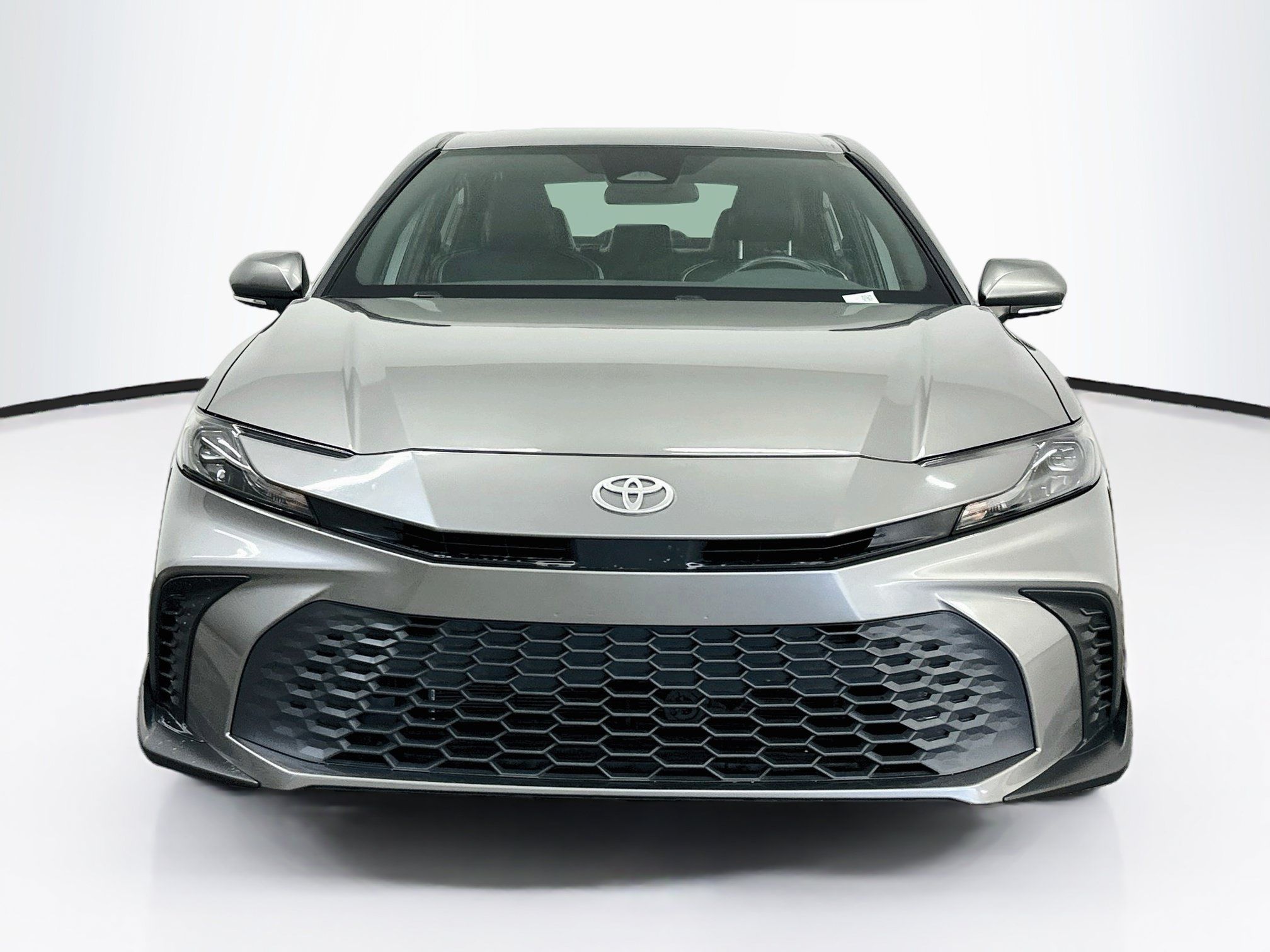 Used 2025 Toyota Camry SE FWD image 2