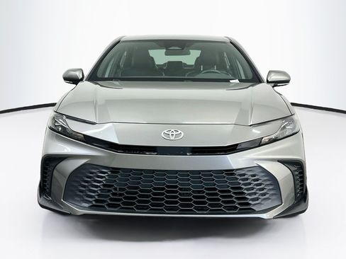 Used 2025 Toyota Camry SE FWD image 2
