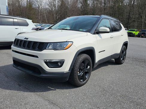 Used 2020 Jeep Compass Latitude image 1