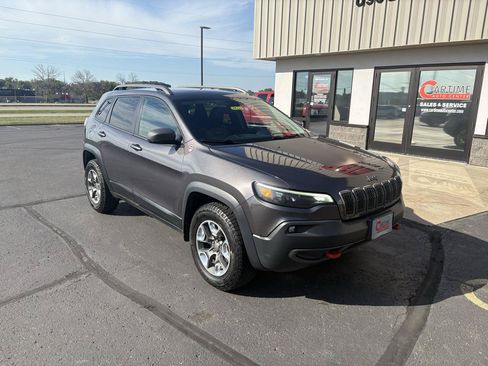 Used 2019 Jeep Cherokee Trailhawk w/ Cold Weather Group AWD/4WD image 2