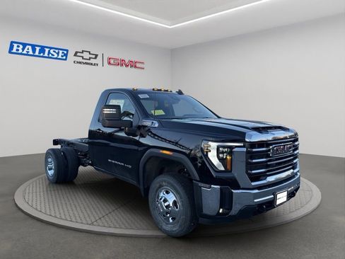New 2026 GMC Sierra 3500 SLE w/ SLE Convenience Package image 2