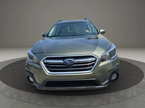 Used 2018 Subaru Outback 2.5i Premium AWD/4WD image 2