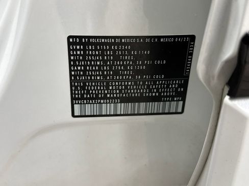 Used 2023 Volkswagen Tiguan SE R-Line image 37