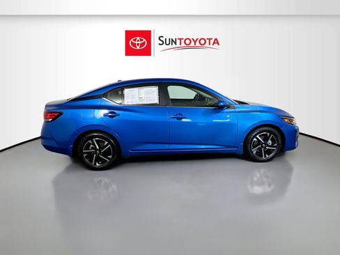 Used 2024 Nissan Sentra SV FWD image 2