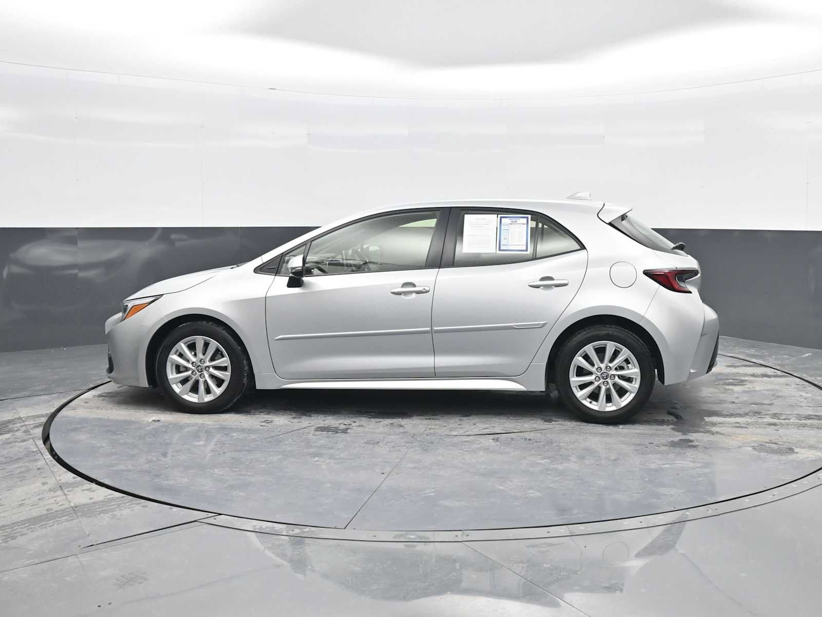 Used 2024 Toyota Corolla SE FWD image 5