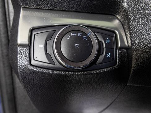 Used 2019 Ford Explorer XLT image 30