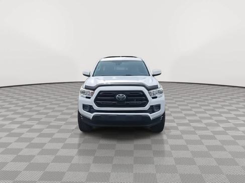 Used 2018 Toyota Tacoma SR image 3