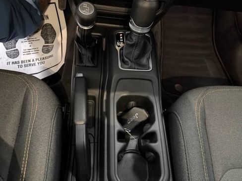 Used 2025 Jeep Wrangler Unlimited Sahara AWD/4WD image 23