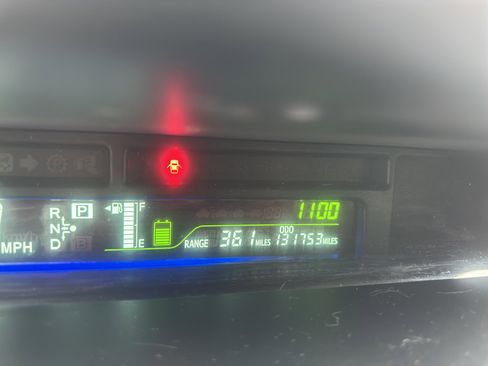 Used 2016 Toyota Prius V Two image 4